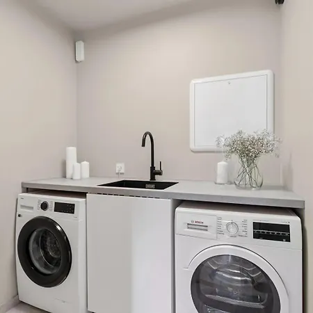 Newly Renovated Exclusive Big Apartment, Center, 3 Bedrooms, 2 Bathrooms With Wc And *