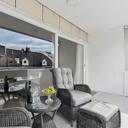Newly Renovated Exclusive Big Apartment, Center, 3 Bedrooms, 2 Bathrooms With Wc And Kristiansand