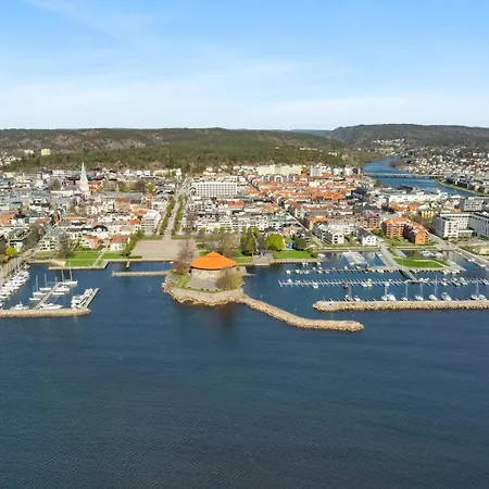 Newly Renovated Exclusive Big Apartment, Center, 3 Bedrooms, 2 Bathrooms With Wc And * Kristiansand