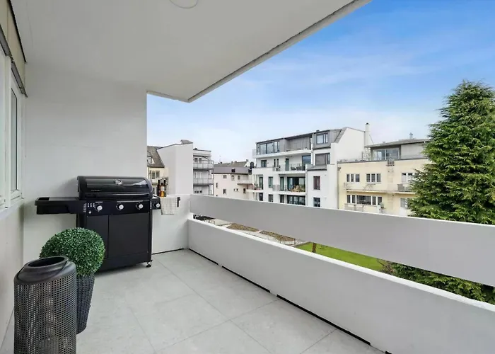 Newly Renovated Exclusive Big Apartment, Center, 3 Bedrooms, 2 Bathrooms With Wc And * Kristiansand