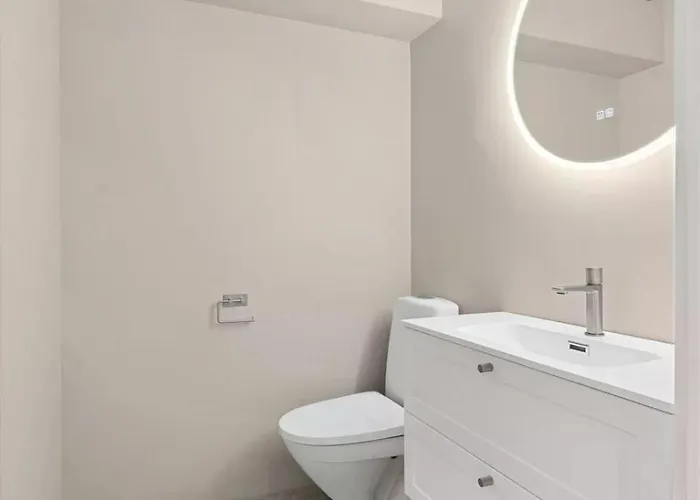 Newly Renovated Exclusive Big Apartment, Center, 3 Bedrooms, 2 Bathrooms With Wc And * Kristiansand
