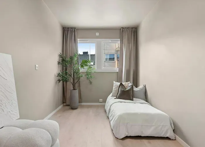 Lejlighed Newly Renovated Exclusive Big Apartment, Center, 3 Bedrooms, 2 Bathrooms With Wc And Kristiansand