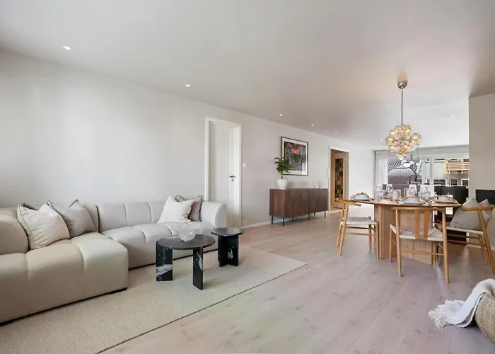 Newly Renovated Exclusive Big Apartment, Center, 3 Bedrooms, 2 Bathrooms With Wc And