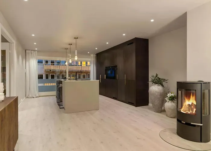 Newly Renovated Exclusive Big Apartment, Center, 3 Bedrooms, 2 Bathrooms With Wc And Lejlighed *