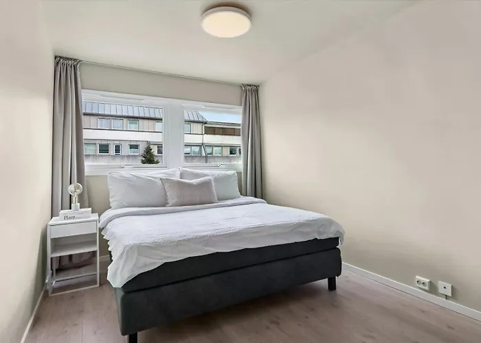 Newly Renovated Exclusive Big Apartment, Center, 3 Bedrooms, 2 Bathrooms With Wc And Apartamento Kristiansand
