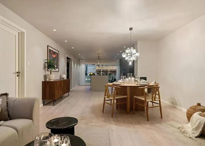 Newly Renovated Exclusive Big Apartment, Center, 3 Bedrooms, 2 Bathrooms With Wc And Apartamento Kristiansand
