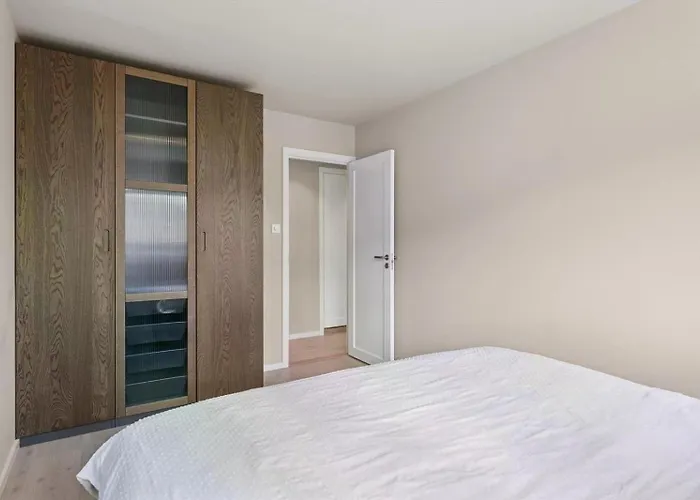 Newly Renovated Exclusive Big Apartment, Center, 3 Bedrooms, 2 Bathrooms With Wc And *
