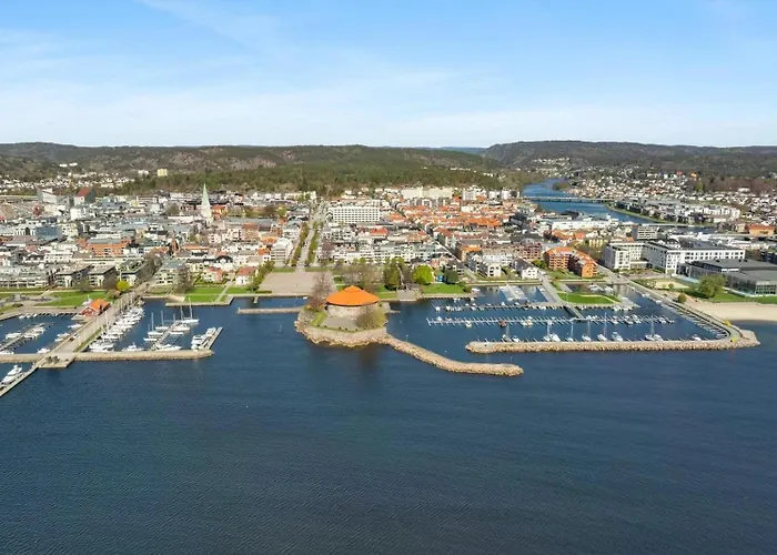 Newly Renovated Exclusive Big Apartment, Center, 3 Bedrooms, 2 Bathrooms With Wc And * Kristiansand