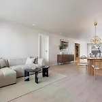 Newly Renovated Exclusive Big Apartment, Center, 3 Bedrooms, 2 Bathrooms With Wc And