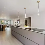 Newly Renovated Exclusive Big Apartment, Center, 3 Bedrooms, 2 Bathrooms With Wc And קריסטיאנסאנד