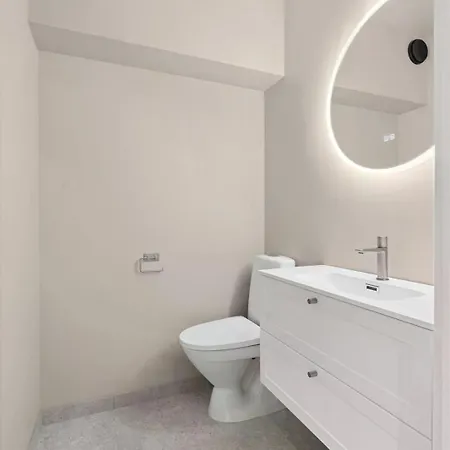 Newly Renovated Exclusive Big Apartment, Center, 3 Bedrooms, 2 Bathrooms With Wc And * Kristiansand