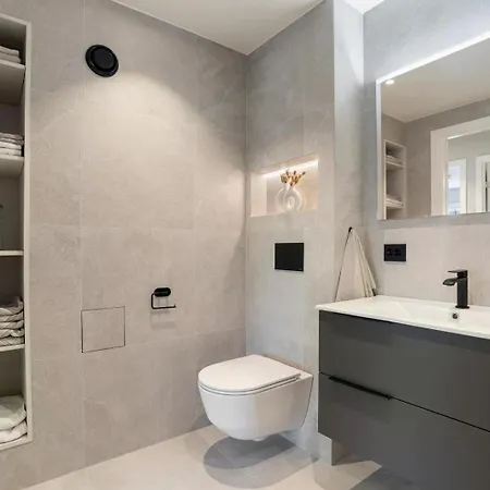 Newly Renovated Exclusive Big Apartment, Center, 3 Bedrooms, 2 Bathrooms With Wc And Apartman *