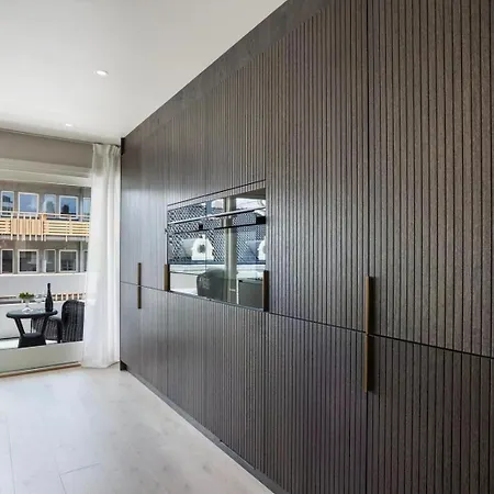 Apartman Newly Renovated Exclusive Big Apartment, Center, 3 Bedrooms, 2 Bathrooms With Wc And *