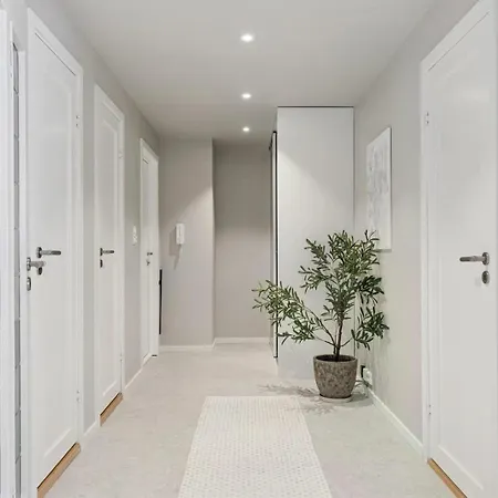 Newly Renovated Exclusive Big Apartment, Center, 3 Bedrooms, 2 Bathrooms With Wc And * Kristiansand