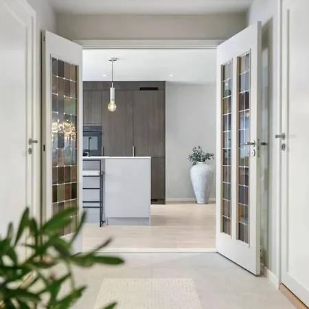 Newly Renovated Exclusive Big Apartment, Center, 3 Bedrooms, 2 Bathrooms With Wc And קריסטיאנסאנד